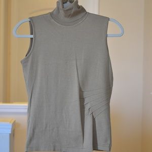 Turtleneck sleeveless sweater